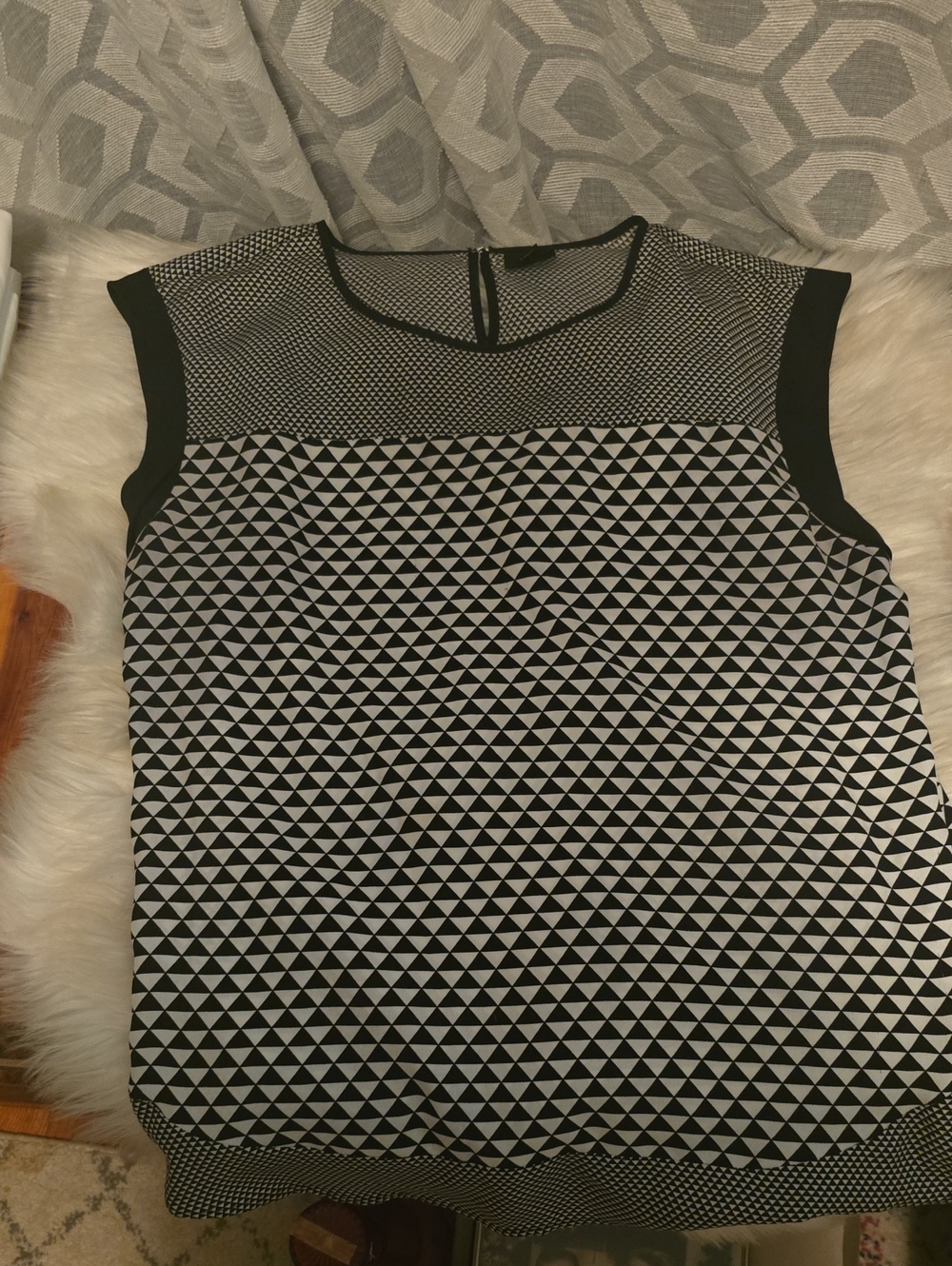 Worthington Black and White Geometric Cap-Sleeve Blouse